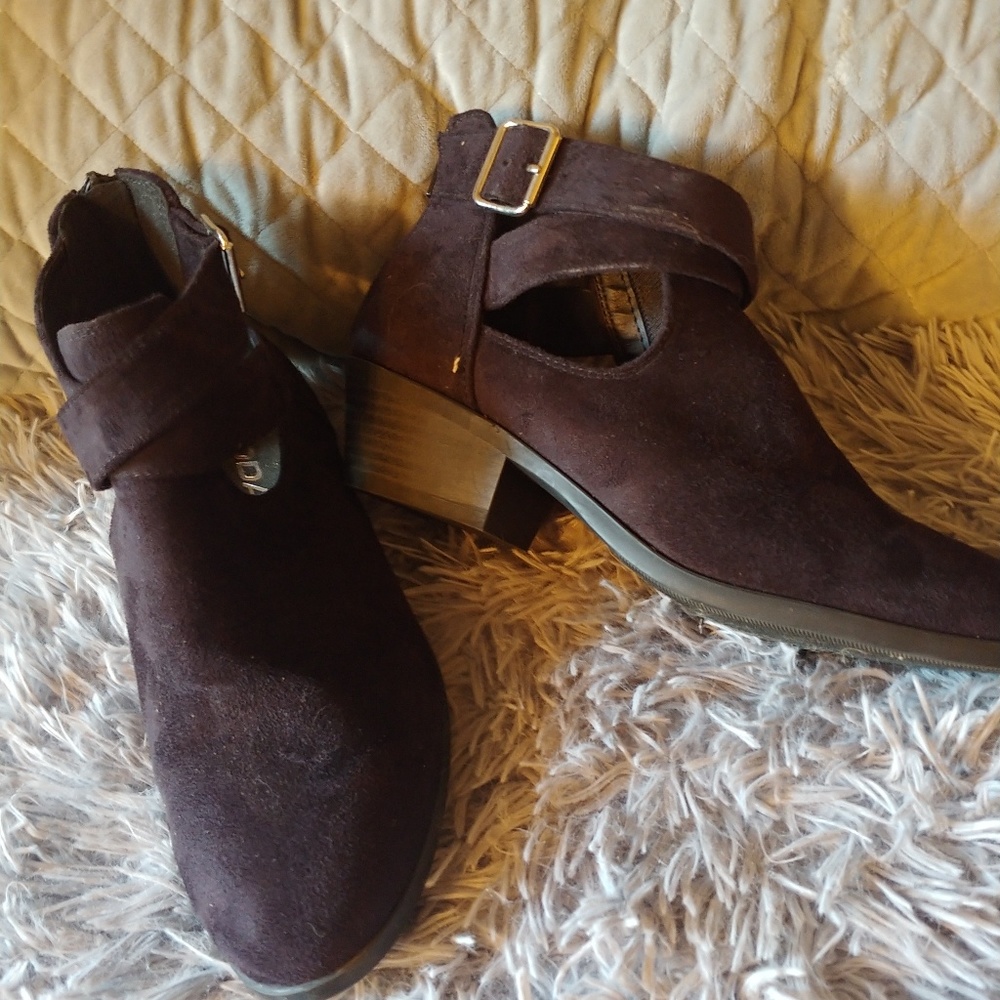 Short heels booties